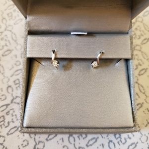 Diamond earrings 1/8 carat tw
